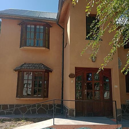 La Casa De Emma Hostel Esquel Bagian luar foto
